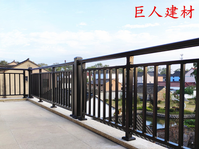 廣東鋅鋼護欄廠家——推薦【巨人建材】，專業(yè)護欄廠家，沒有經(jīng)銷商賺差價