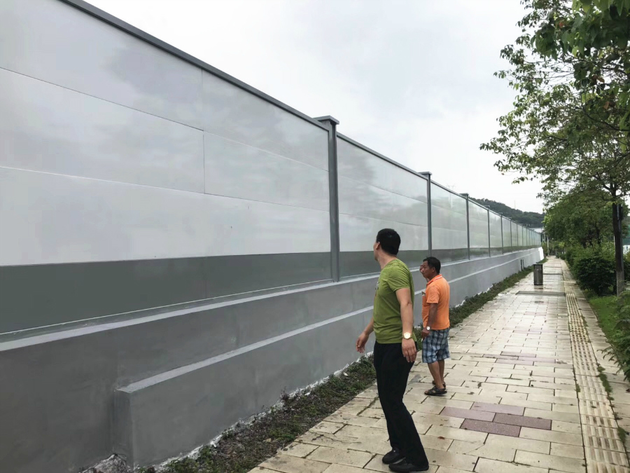 【巨人】深圳新型地鐵圍擋，裝配式烤漆圍擋廠家